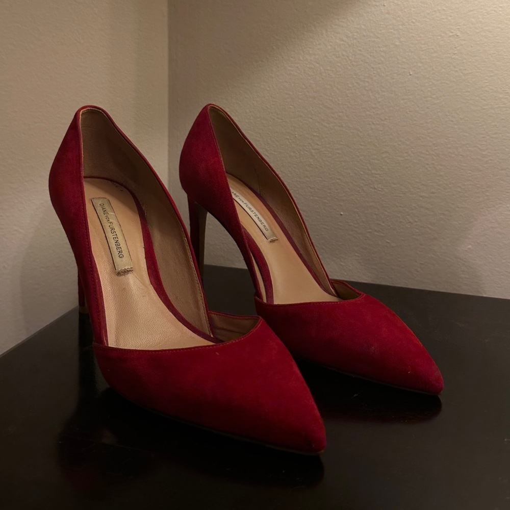 Diane Von Furstenberg Lille D’Orsay Red Suede Heel/Pump with Pointed Toe sz 8.5
